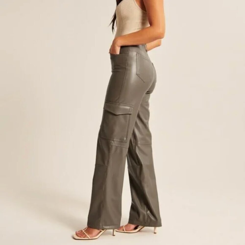 NWT Abercrombie & Fitch ‘90s Relaxed High Rise Vegan Leather Cargo Pants, sz 27